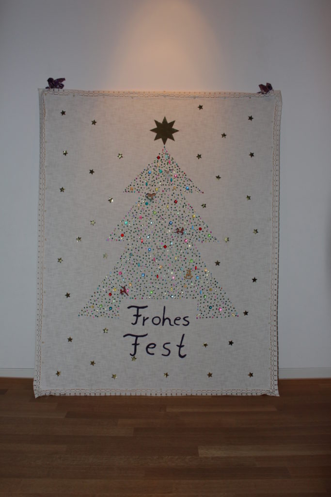 Pailletten-Tannenbaum-auf-Stoff-Weihnachten-Wanddeko-Adventszeit